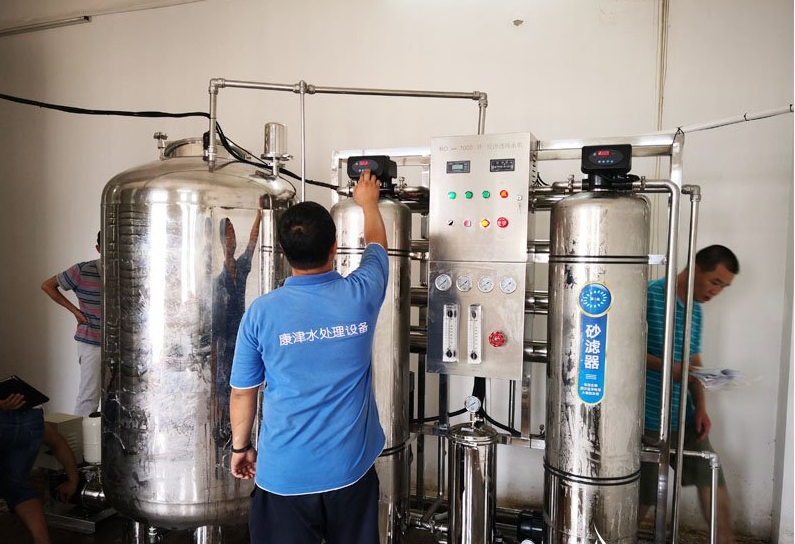 醫(yī)院直飲水設備 每小時1噸反滲透純凈水設備.png