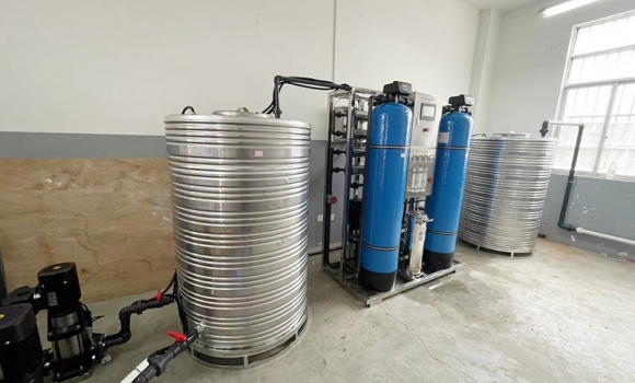 廣西田陽第四中學直飲水系統(tǒng) 1噸/時反滲透設(shè)備